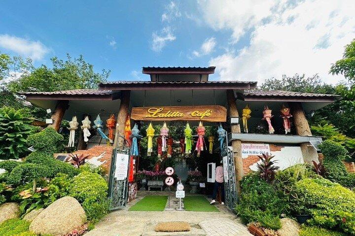 Chiang Mai-Chiang Rai: White-Blue-Temple-Lalita Cafe -Lunch