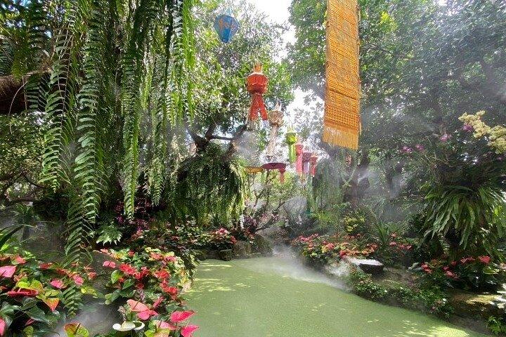Chiang Mai-Chiang Rai: White-Blue-Temple-Lalita Cafe -Lunch