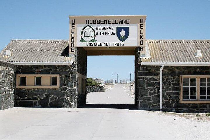 Private Cape Town City, Robben Island, and Table Mountain Tour