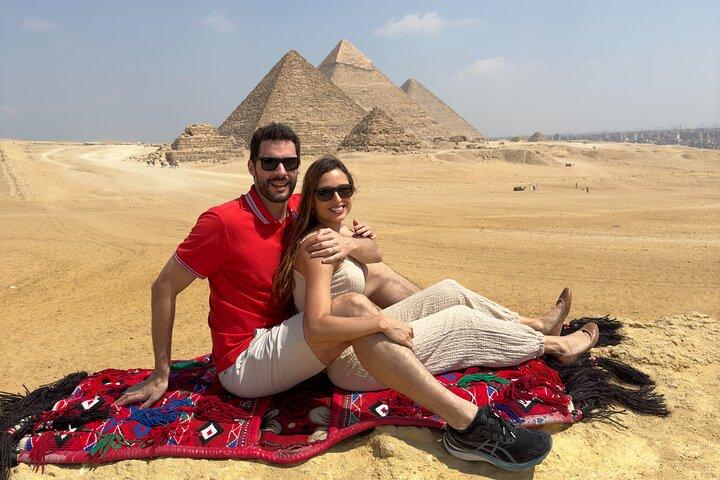 Full Day Tour to Giza Pyramids and Saqqara