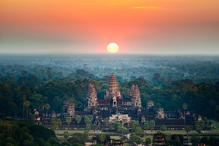 Day Tour to Discover the Temples and Terraces of Angkor
