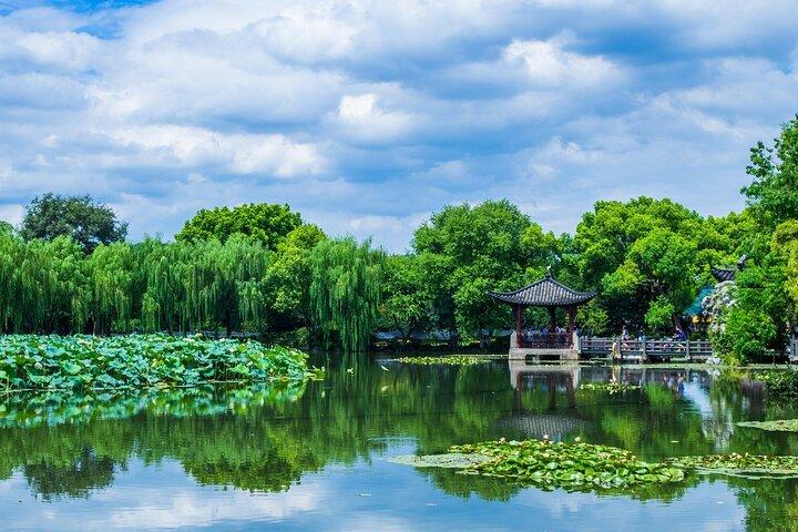 One-Day Hangzhou Dragon Well Tea Culture & West Lake Private Tour