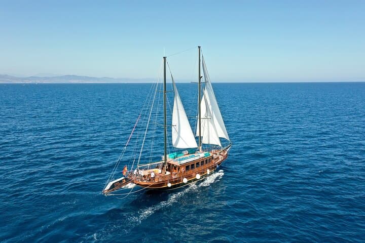 Barcelona Sailing Cruise with Local Tapa