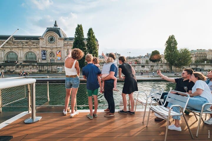Seine River Guided Cruise with Kids by Vedettes de Paris