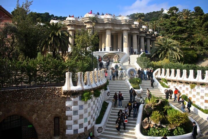 Park Güell Guided Tour in Barcelona + Ebook