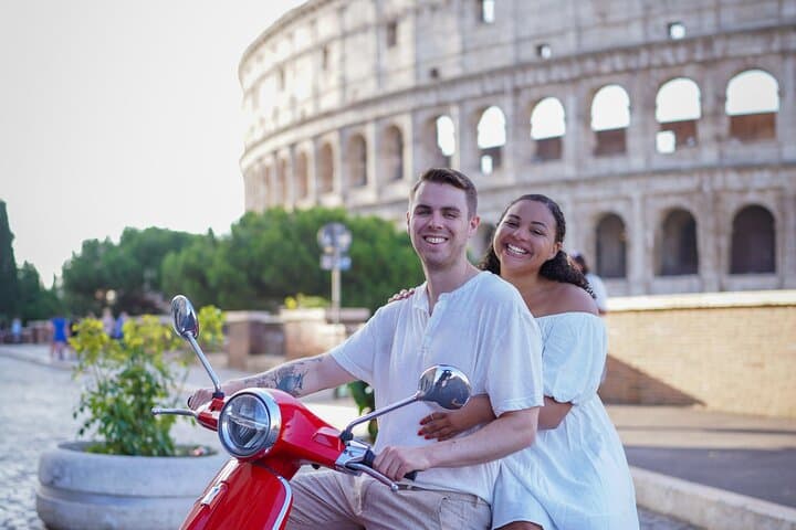 Rome's Easy Ride Vespa Photoshoot with Pick Up and Drop Off