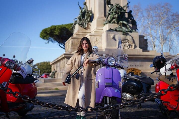 Rome's Easy Ride Vespa Photoshoot with Pick Up and Drop Off