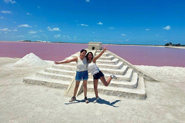 Las Coloradas, Río Lagartos and Playa Cancunito Tour from Mérida