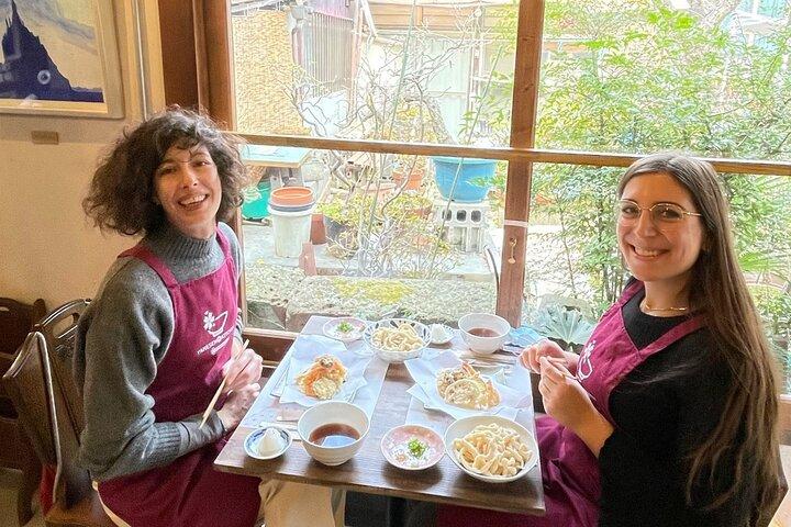 Private Home Visit Style Tour in Yanaka with Local Experience