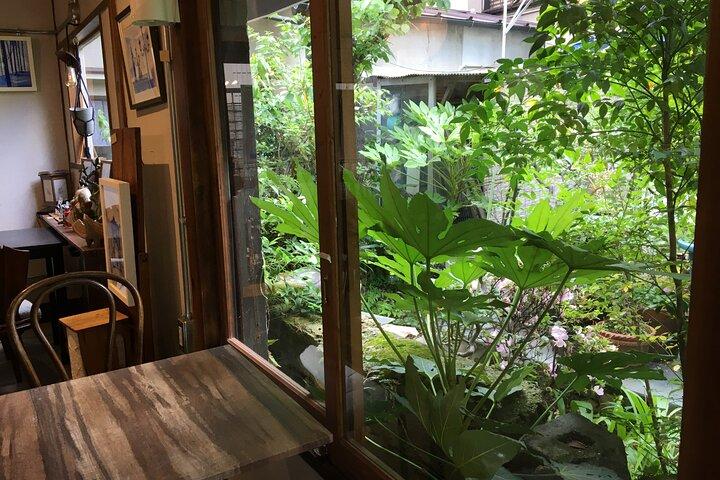 Private Home Visit Style Tour in Yanaka with Local Experience