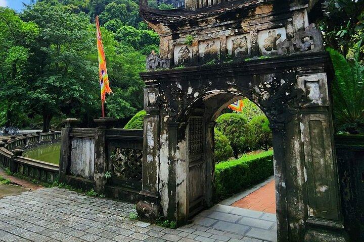 Ninh Binh Full Day Tour from Hanoi to Hoa Lu, Trang An & Mua Cave