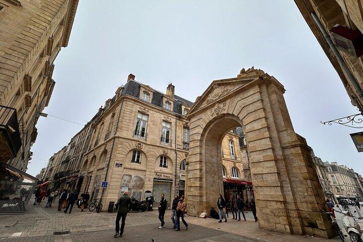 Bordeaux Self-Guided City Walking Tour & Scavenger Hunt