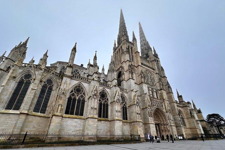 Bordeaux Self-Guided City Walking Tour & Scavenger Hunt