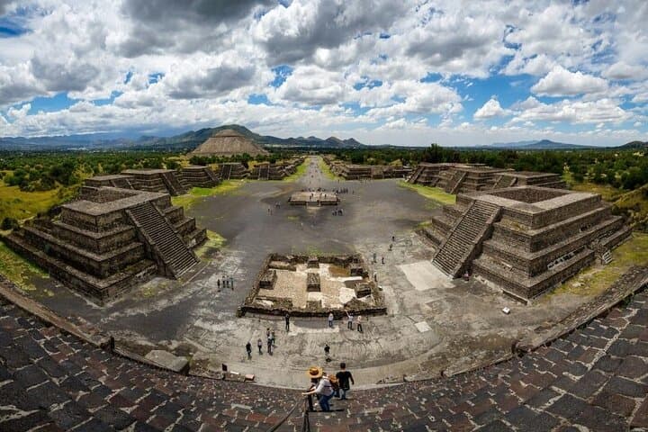 Wildlife and Ancient Expedition Tour in Teotihuacan Safari