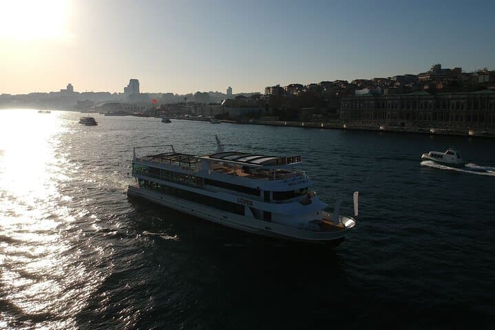 Bosphorus Daytime or Sunset Sightseeing Cruise & Audio Guide
