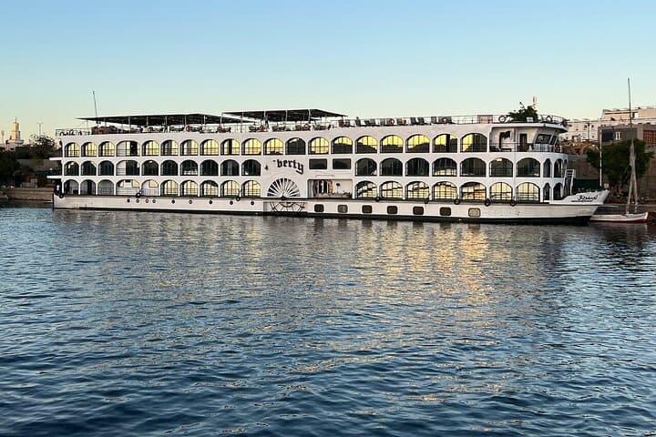 5-Days Nile Cruise sails Luxor to Aswan &Abu Simbel. Opt. Balloon