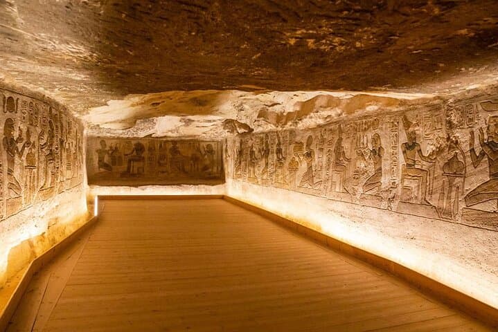 Private Day Trip to Abu Simbel Temple with Guide from Luxor