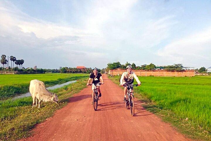 Bike the Siem Reap Countryside at Twilight with Sunset Drink