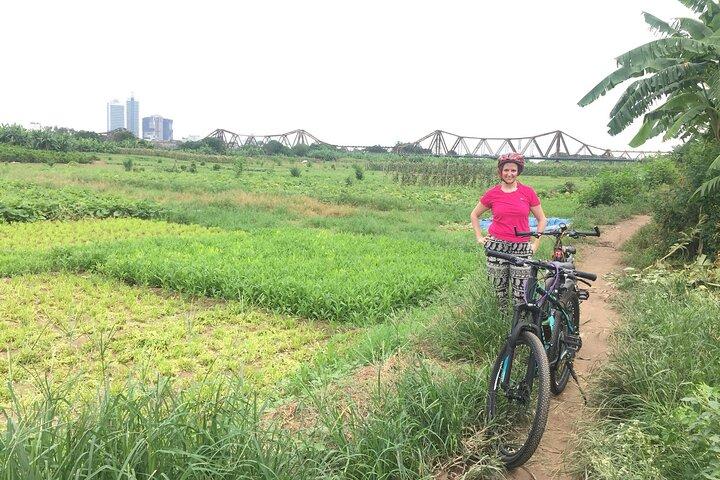 Half-Day Hanoi Bicycle Tour Combine City and Countryside