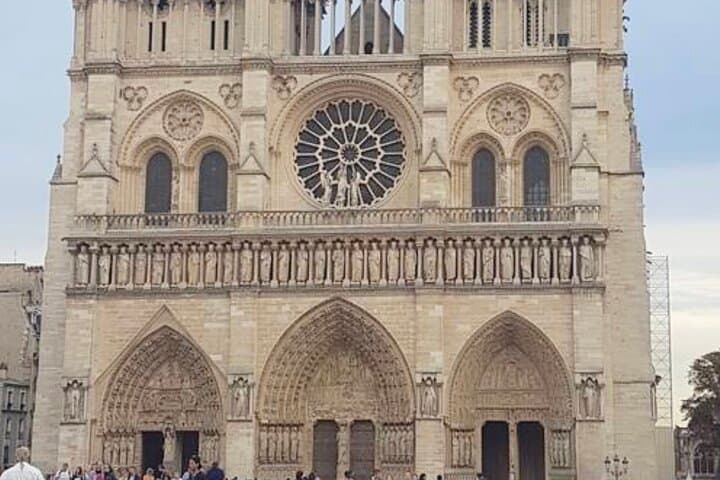 Half Day Walking Tour to Over 30 of the Top Sights of Paris