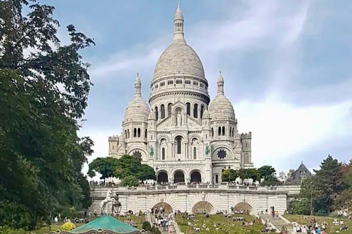 Half Day Walking Tour to Over 30 of the Top Sights of Paris