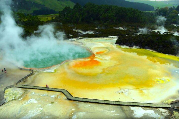 Auckland: WAI O TAPU Rotorua, Polynesian Spa & Blue Springs Tour