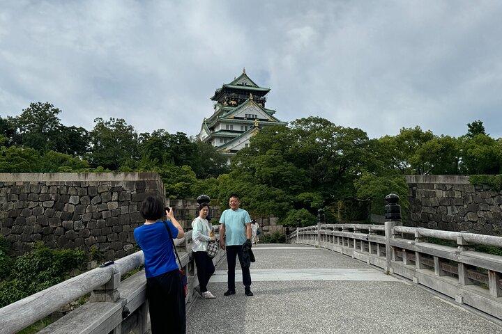 Osaka: Osaka Castle Tower Private Guided Tour in 90 Minutes