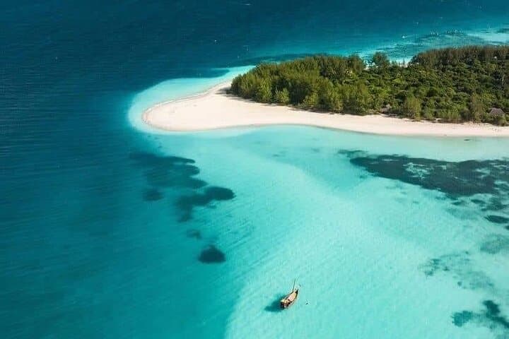 Mnemba island snorkeling tour