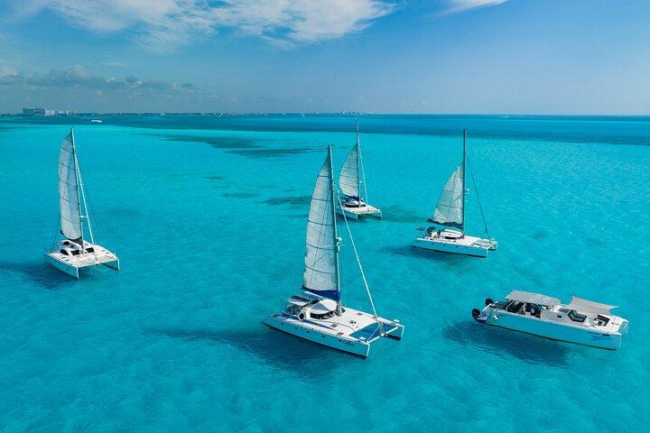 Cancún Catamaran to Isla Mujeres + Snorkel, Open Bar & Lunch