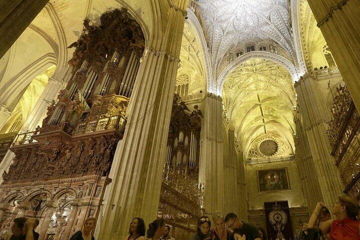 Small Group Tour to Cathedral and Giralda Direct Entrance