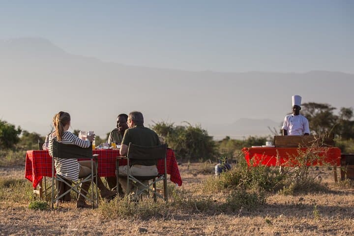 5 Days Amboseli Tour in Lake Naivasha and Masai Mara Safari