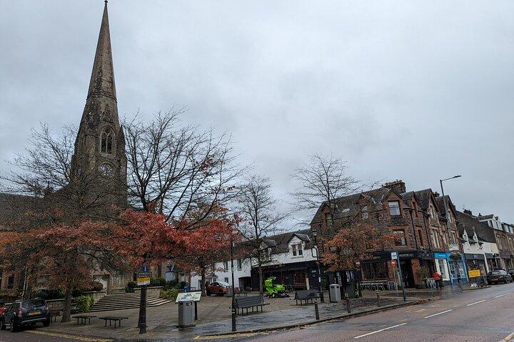 Loch Lomond, Highland Cows, Victorian Town, Castle Half-Day Tour