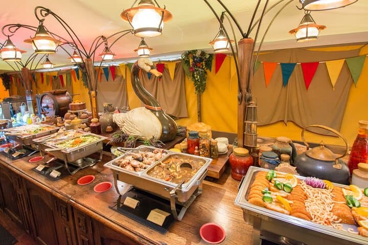 Small-Group Hobbiton Tour from Auckland with Party Marquee Lunch