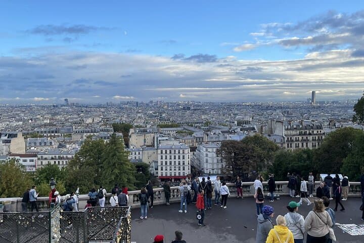 Walking Tour of Montmartre for Families with Kids