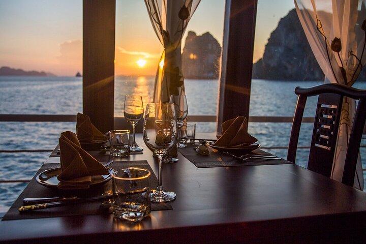 Hanoi: 2-Day Renea Cruises Discover the Beauty of Bai Tu Long