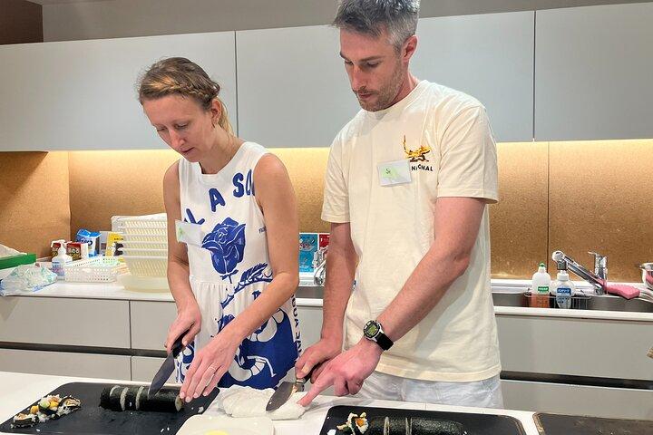 Tokyo 7hr Private Guided Tour & Sushi Roll Making Experience