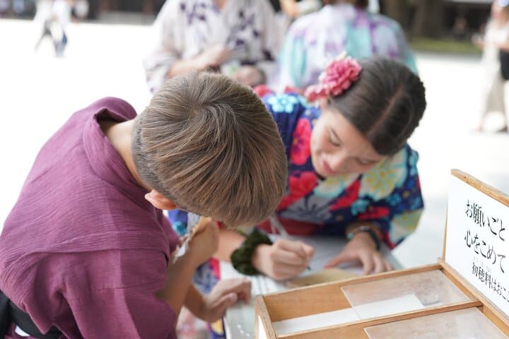 Tokyo, Shibuya: Meiji Shrine Tour in KIMONO / English-friendly