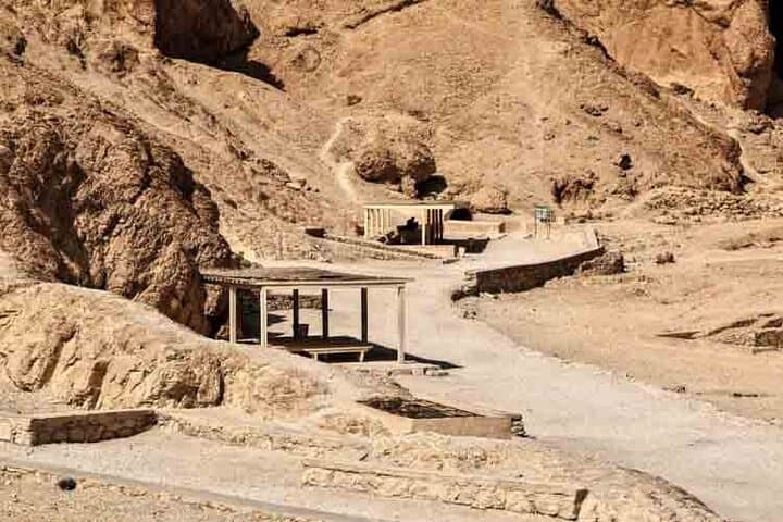 Private Tour to Valley of the Queens, Valley of the Artisans, and Habu Temple