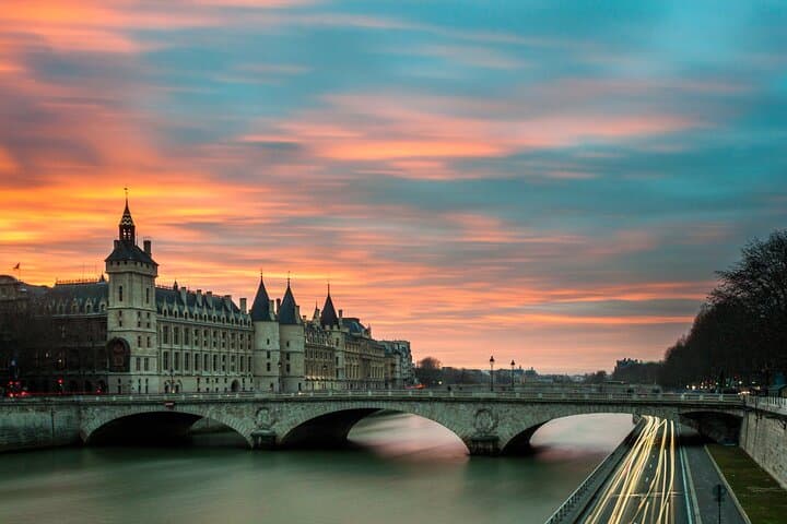 Central Paris Highlights Walking Tour