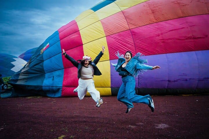 Balloon Flight with Breakfast in a Natural Cave and Transportation from CDMX