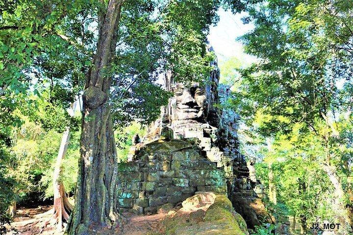 Private Full Day Tour in Srah Srang & Grand Circuit