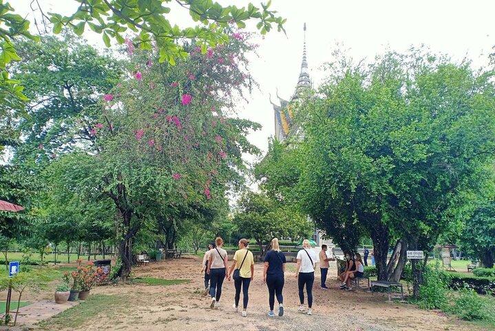 Half Day Tuol Sleng S21 and Choeung Ek Killing Field Tour