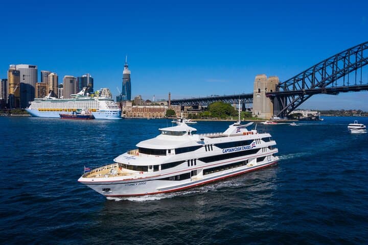 Sydney: Harbour View Lunch Cruise from Darling Harbour