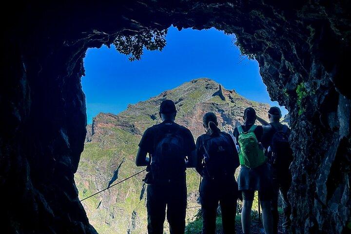 Pico do Areeiro to Pico Ruivo (PR 1) - Hiking Tour in Madeira