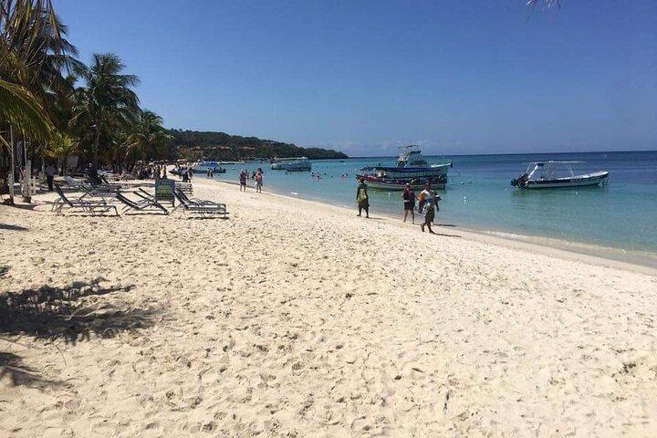 Roatan West Bay Beach Break Day Pass