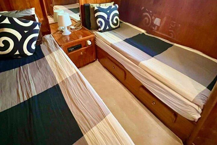 Dubai Marina Yacht Tour: Enjoy Morning Breakfast w/ PVT Transfer
