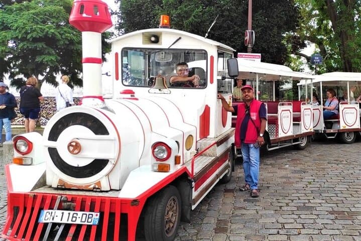 Paris The Montmartrain and Optional Seine River Cruise