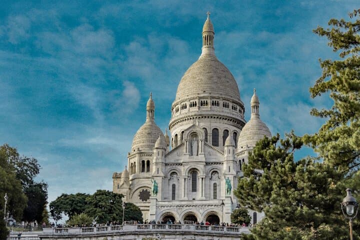 Paris The Montmartrain and Optional Seine River Cruise