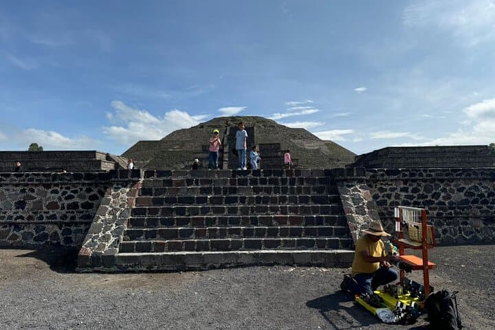 Half Day Teotihuacan and La Gruta