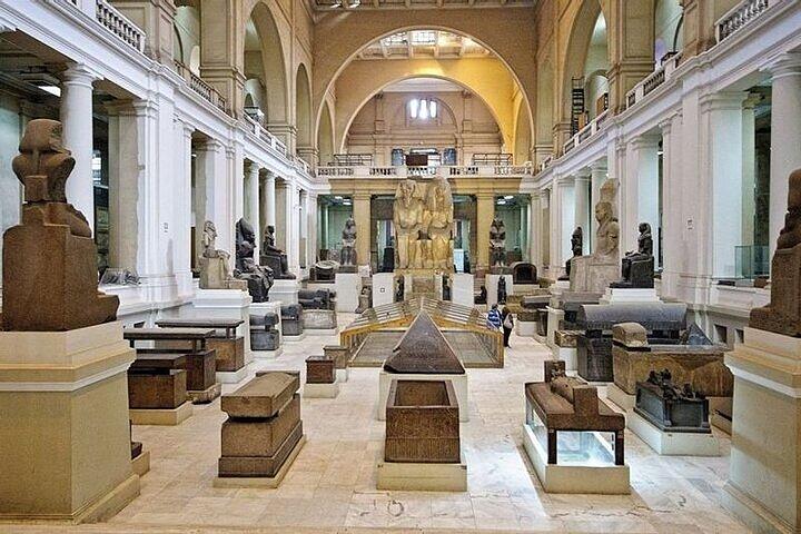 Private day Tour Cairo, Giza Pyramids, Museum & Khan El Khalili